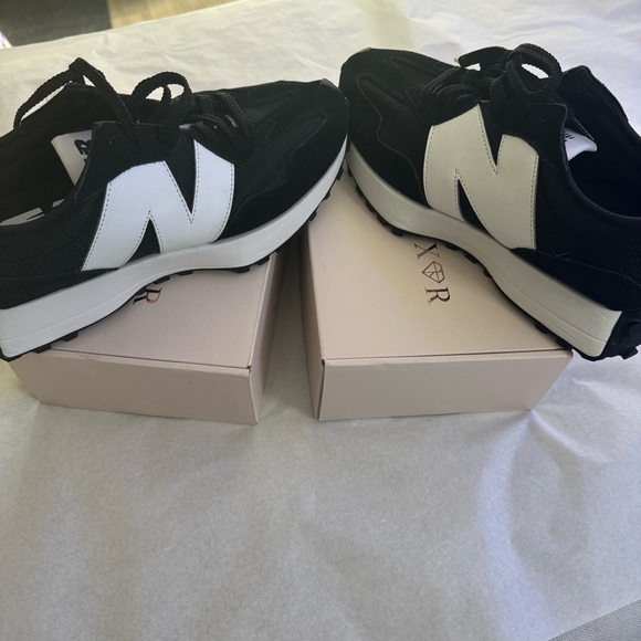 New Balance 327 Black and White Sneakers - Picture 3 of 7